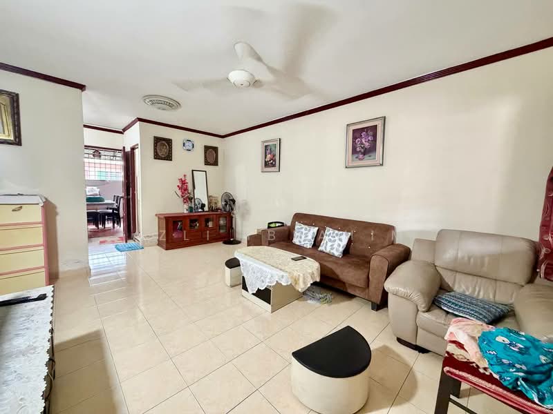 Rumah Teres 2-Tingkat untuk Dijual di Taman Kantan Permai (Kajang) - Azli Ibrahim - Living Room - PropertyGuru.com.my