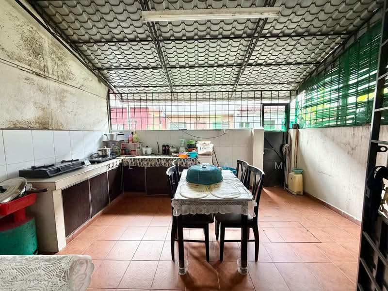 Rumah Teres 2-Tingkat untuk Dijual di Taman Kantan Permai (Kajang) - Azli Ibrahim - Kitchen - PropertyGuru.com.my