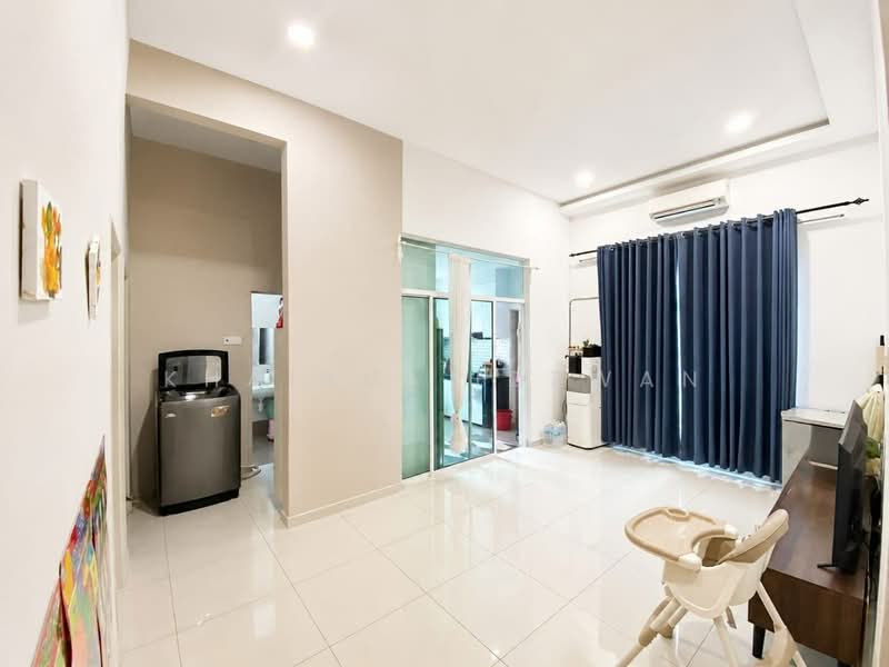 Bungalow House for Sale in Senawang (Negeri Sembilan) - Khairul Idzwan - Living Room - PropertyGuru.com.my