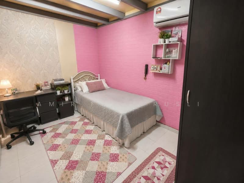 1-storey Terraced House for Sale in Bandar Putra (Kulai) - Amir Faris Rusli - Bedroom - PropertyGuru.com.my