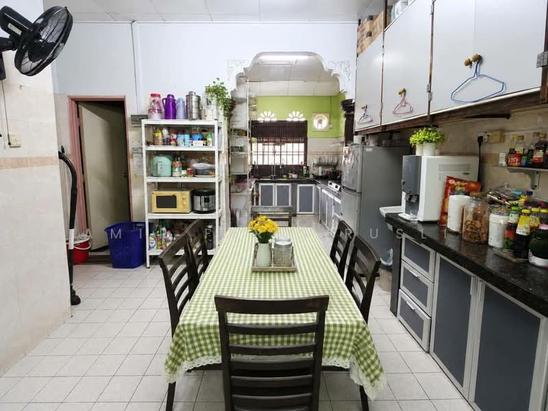 1-storey Terraced House for Sale in Bandar Putra (Kulai) - Amir Faris Rusli - Kitchen - PropertyGuru.com.my