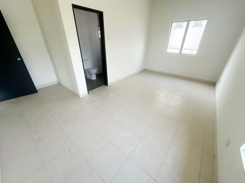 Semi-Detached House for Sale in Bandar Seri Coalfields (Sungai Buloh) - Lucas Loh - Bathroom - PropertyGuru.com.my
