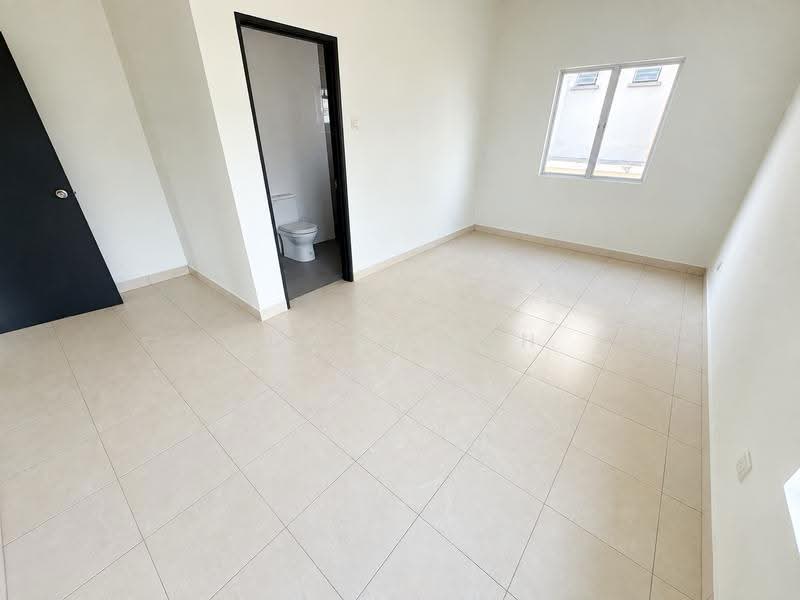 Rumah Berkembar untuk Dijual di Bandar Seri Coalfields (Sungai Buloh) - Lucas Loh - Bathroom - PropertyGuru.com.my