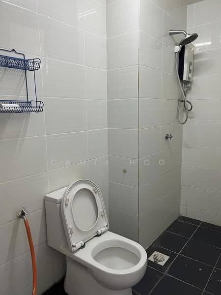 Kediaman Servis untuk Dijual di Silk Residence - Camie Hoo - Bathroom - PropertyGuru.com.my
