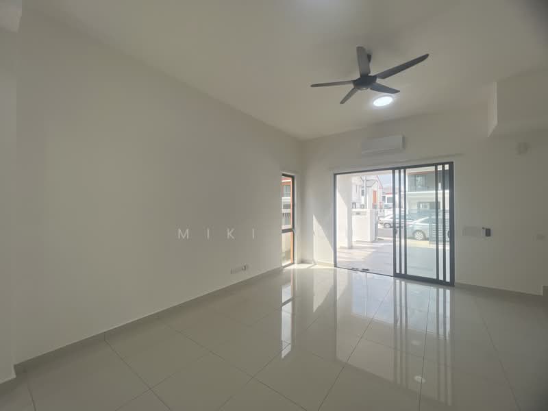 2-storey Terraced House for Rent in Bandar Rimbayu (Telok Panglima Garang) - Miki You - Living Room - PropertyGuru.com.my