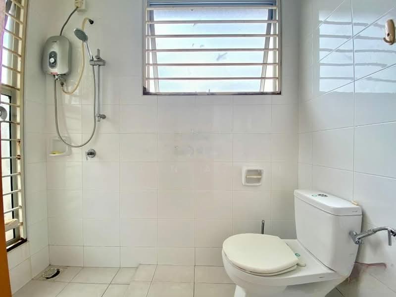 Semi-Detached House for Sale in Bandar Country Homes (Rawang) - Fatin Azemi - Bathroom - PropertyGuru.com.my