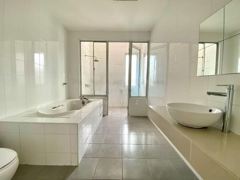 Semi-Detached House for Sale in Bandar Country Homes (Rawang) - Fatin Azemi - Bathroom - PropertyGuru.com.my
