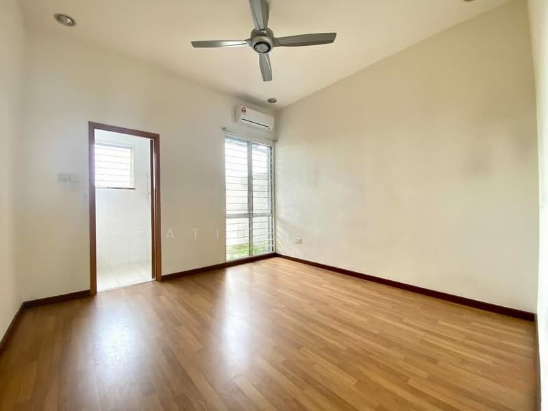 Semi-Detached House for Sale in Bandar Country Homes (Rawang) - Fatin Azemi - Bedroom - PropertyGuru.com.my