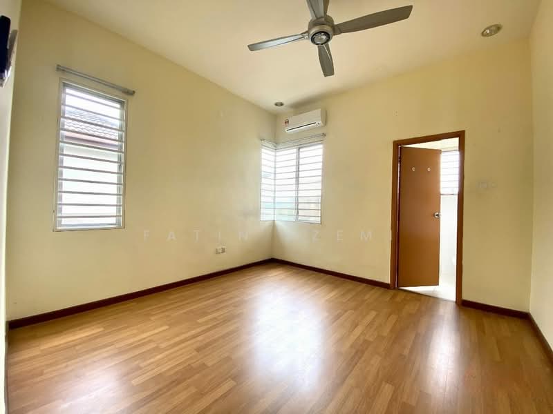 Semi-Detached House for Sale in Bandar Country Homes (Rawang) - Fatin Azemi - Bedroom - PropertyGuru.com.my
