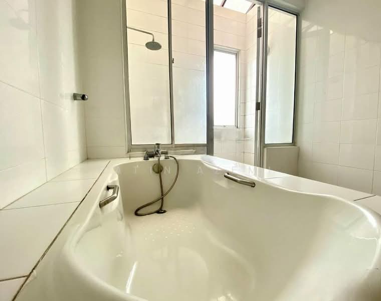 Semi-Detached House for Sale in Bandar Country Homes (Rawang) - Fatin Azemi - Bathroom - PropertyGuru.com.my