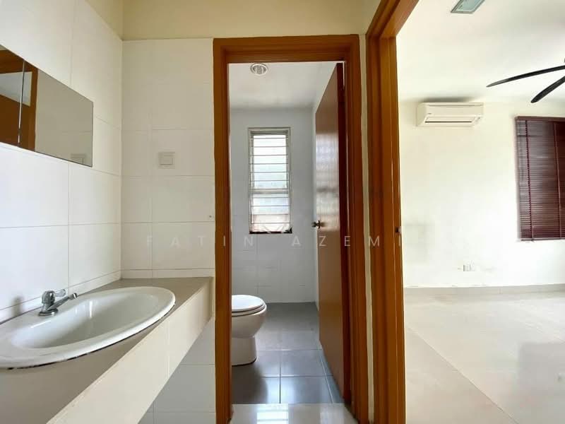 Semi-Detached House for Sale in Bandar Country Homes (Rawang) - Fatin Azemi - Bathroom - PropertyGuru.com.my