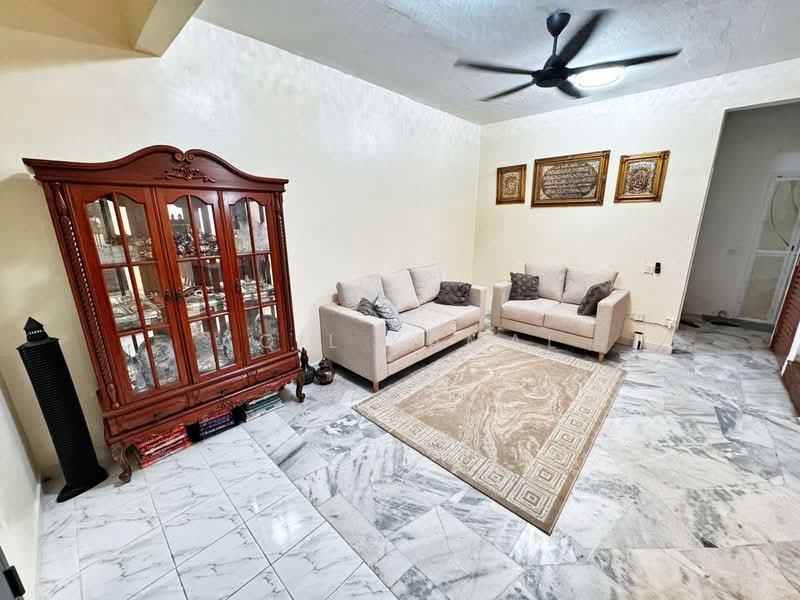 Rumah Teres untuk Dijual di Taman Bunga Negara (Shah Alam) - Aqil Kamal - Living Room - PropertyGuru.com.my