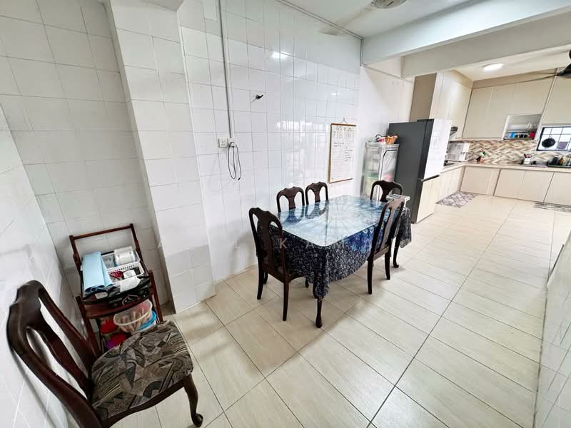 Rumah Teres untuk Dijual di Taman Bunga Negara (Shah Alam) - Aqil Kamal - Dining Room - PropertyGuru.com.my