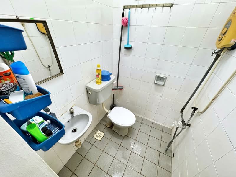 Rumah Teres untuk Dijual di Taman Bunga Negara (Shah Alam) - Aqil Kamal - Bathroom - PropertyGuru.com.my