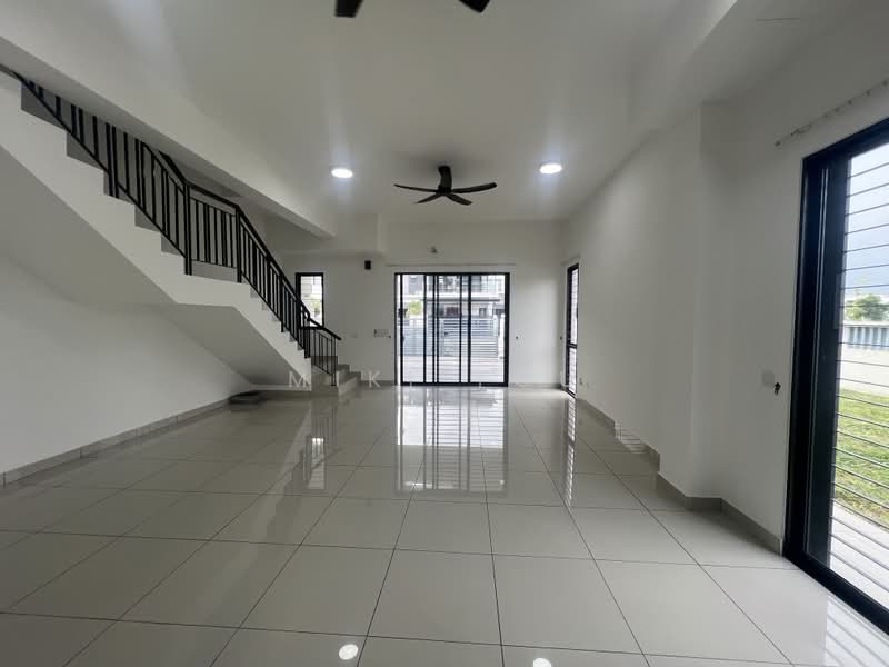 Rumah Teres 2-Tingkat untuk Disewa di Bandar Rimbayu (Telok Panglima Garang) - Miki You - Living Room - PropertyGuru.com.my