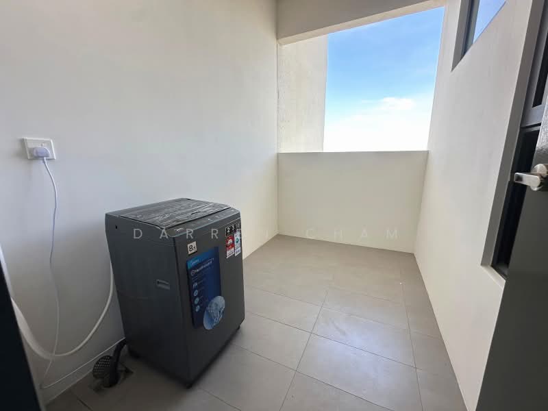 Kediaman Servis untuk Disewa di ASTON ACACIA - Darren Cham - Balcony - PropertyGuru.com.my