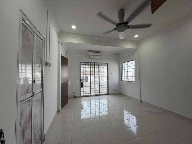 2-storey Terraced House for Sale in Saujana Impian, Impian Gemilang (Kajang) - Ali Idris - Living Room - PropertyGuru.com.my