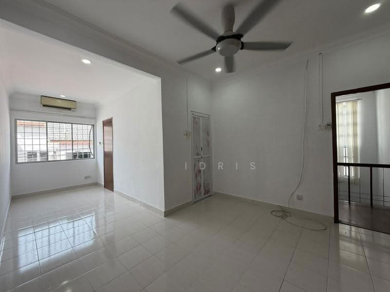 2-storey Terraced House for Sale in Saujana Impian, Impian Gemilang (Kajang) - Ali Idris - Living Room - PropertyGuru.com.my