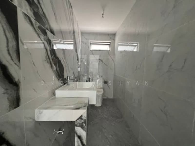 Semi-Detached House for Sale in Bandar Uda Utama (Johor Bahru) - Ong Lih Shyan - Bathroom - PropertyGuru.com.my