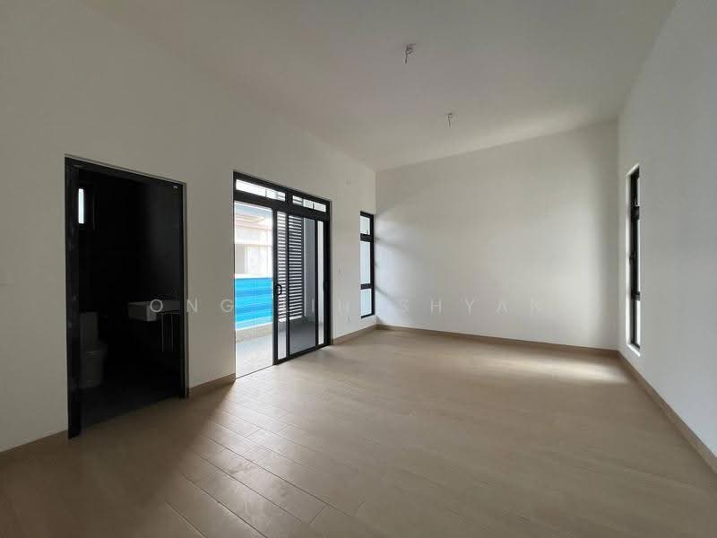 Semi-Detached House for Sale in Bandar Uda Utama (Johor Bahru) - Ong Lih Shyan - Bathroom - PropertyGuru.com.my