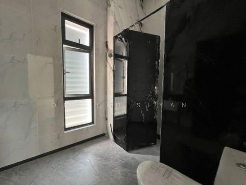 Semi-Detached House for Sale in Bandar Uda Utama (Johor Bahru) - Ong Lih Shyan - Bathroom - PropertyGuru.com.my