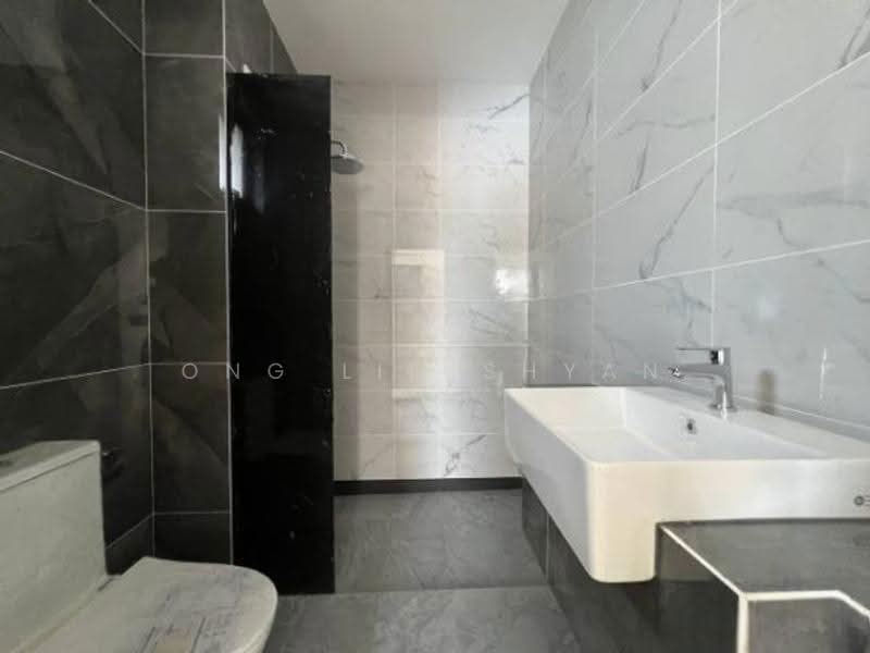 Semi-Detached House for Sale in Bandar Uda Utama (Johor Bahru) - Ong Lih Shyan - Bathroom - PropertyGuru.com.my