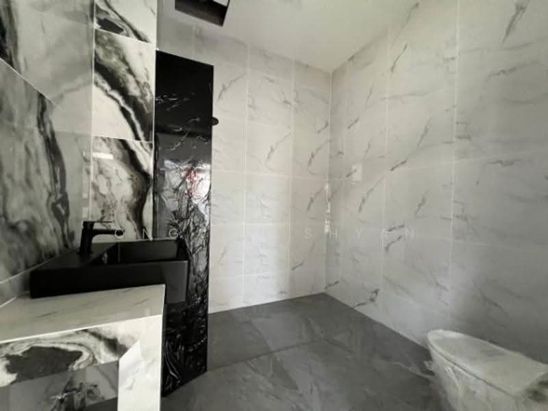 Semi-Detached House for Sale in Bandar Uda Utama (Johor Bahru) - Ong Lih Shyan - Bathroom - PropertyGuru.com.my