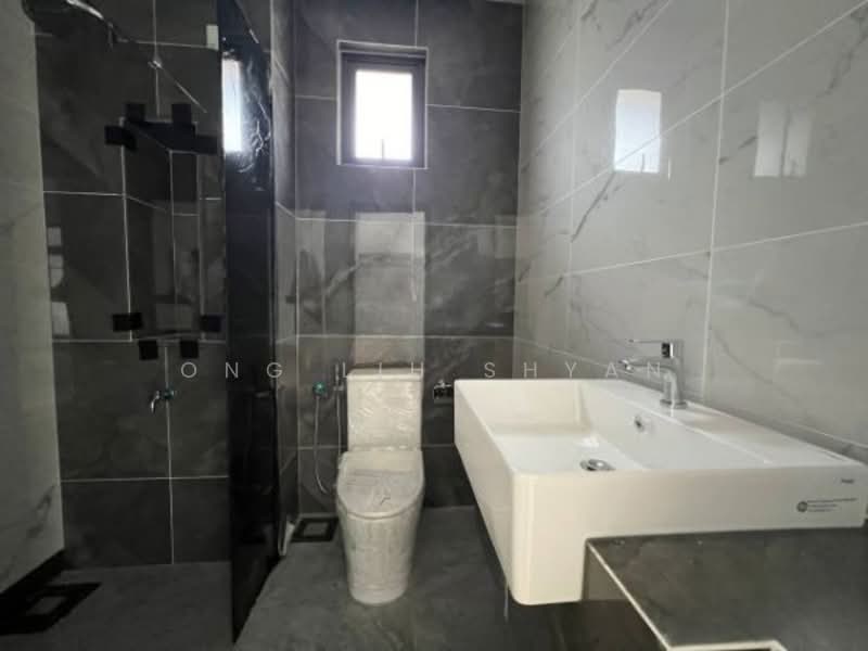 Semi-Detached House for Sale in Bandar Uda Utama (Johor Bahru) - Ong Lih Shyan - Bathroom - PropertyGuru.com.my