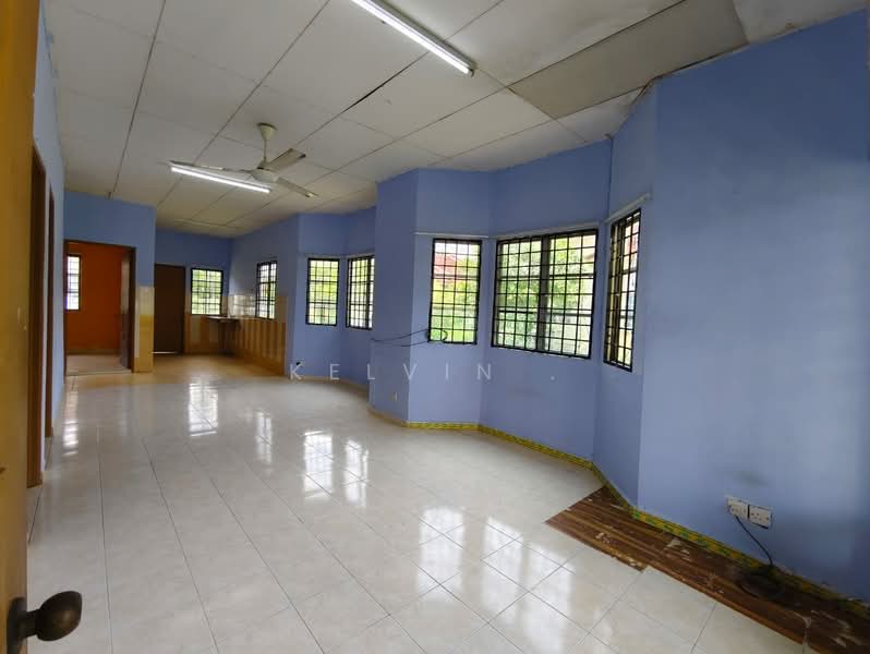 1-storey Terraced House for Sale in Antara Gapi (Ulu Yam) - Kelvin . - Living Room - PropertyGuru.com.my