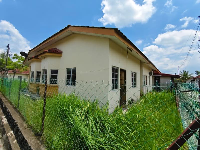 1-storey Terraced House for Sale in Antara Gapi (Ulu Yam) - Kelvin . - Exterior - PropertyGuru.com.my