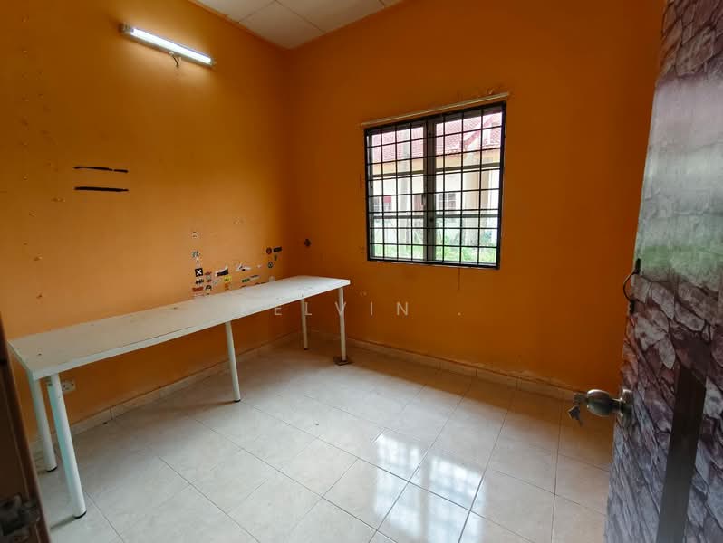 1-storey Terraced House for Sale in Antara Gapi (Ulu Yam) - Kelvin . - Study - PropertyGuru.com.my