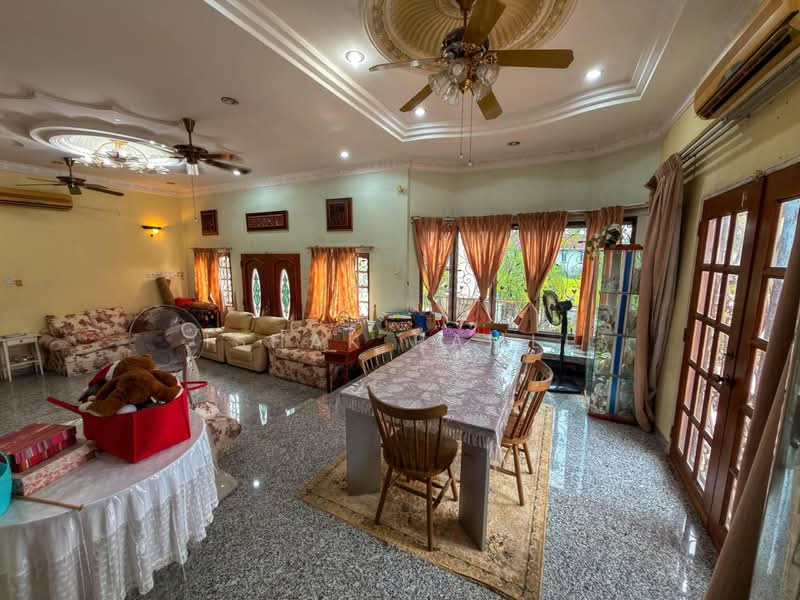 Bungalow House untuk Dijual di Kayangan Heights (Shah Alam) - Ishak Ramli - Living Room - PropertyGuru.com.my