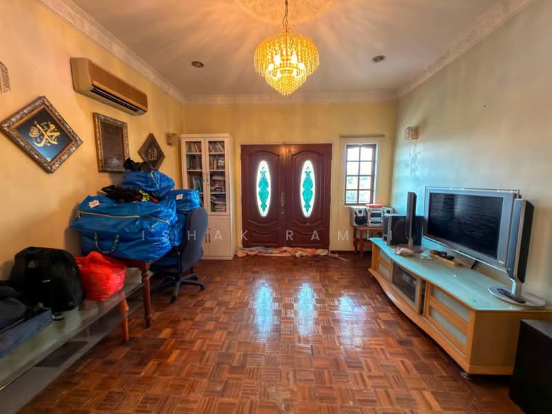 Bungalow House untuk Dijual di Kayangan Heights (Shah Alam) - Ishak Ramli - Living Room - PropertyGuru.com.my