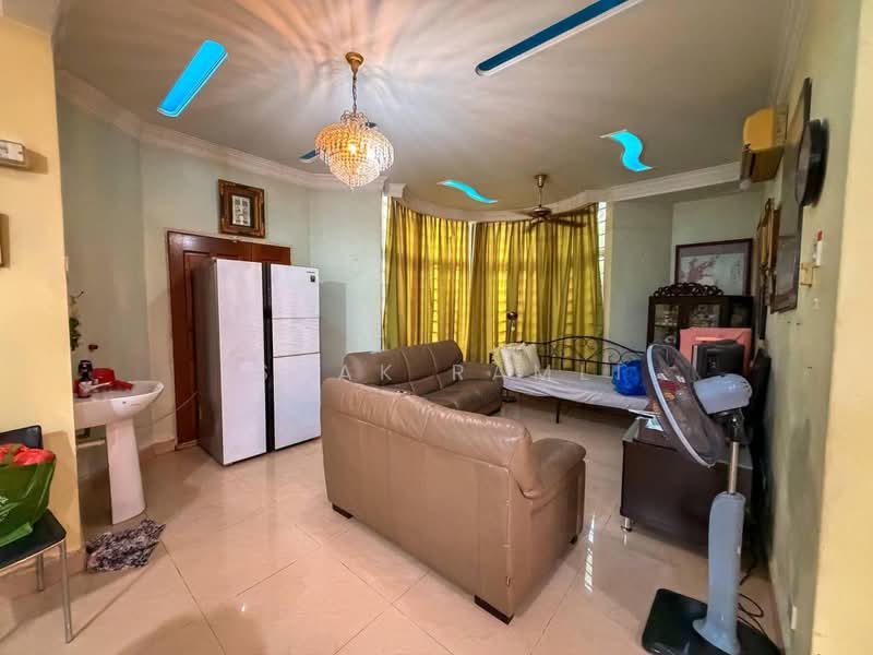 Bungalow House untuk Dijual di Kayangan Heights (Shah Alam) - Ishak Ramli - Living Room - PropertyGuru.com.my
