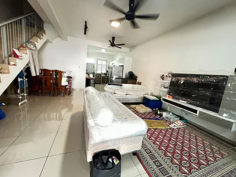 2-storey Terraced House for Sale in Bandar Bukit Beruntung (Bukit Beruntung) - Kelvin . - Living Room - PropertyGuru.com.my