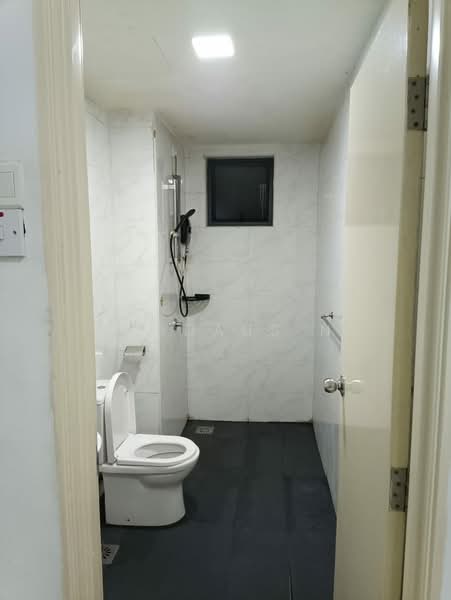 Kediaman Servis untuk Disewa di Vista Alam - Firdaus N - Bathroom - PropertyGuru.com.my