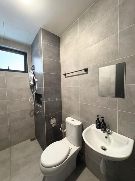 Kediaman Servis untuk Dijual di ASTON ACACIA - Darren Cham - Bathroom - PropertyGuru.com.my