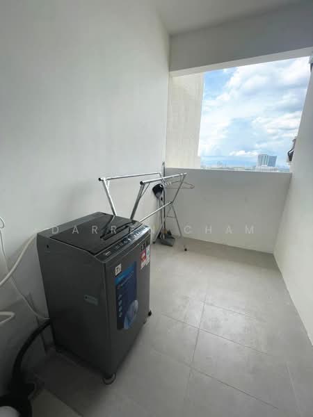 Kediaman Servis untuk Dijual di ASTON ACACIA - Darren Cham - Balcony - PropertyGuru.com.my