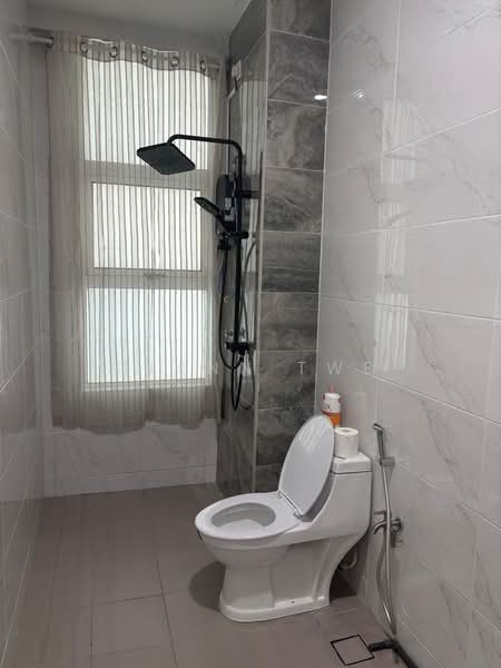 Service Residence for Rent at D'carlton (Residensi Seri Mega) - Glenn Twe - Bathroom - PropertyGuru.com.my