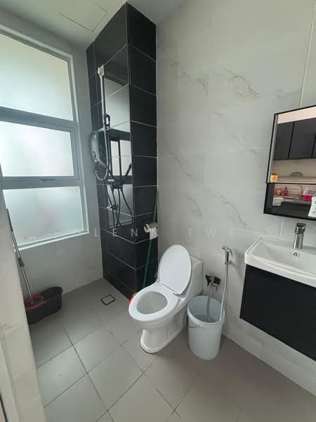 Service Residence for Rent at D'carlton (Residensi Seri Mega) - Glenn Twe - Bathroom - PropertyGuru.com.my