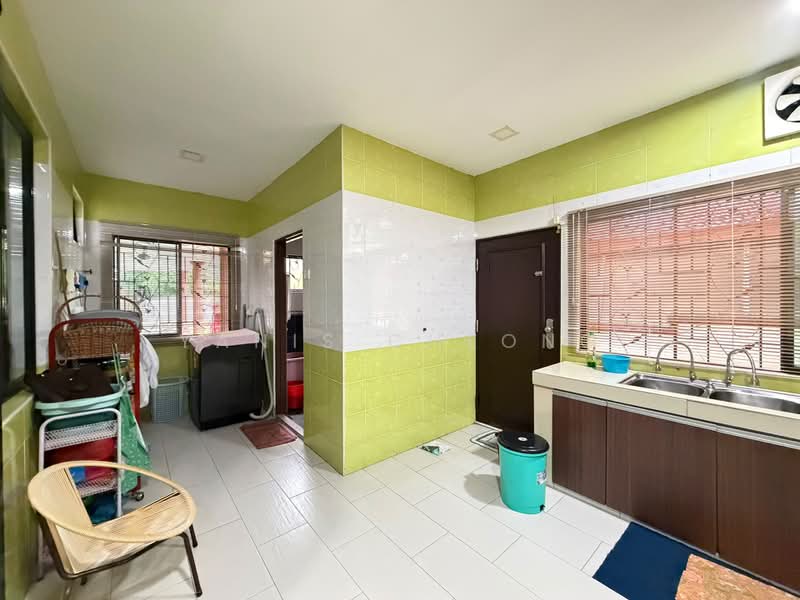 Rumah Berkembar untuk Dijual di Laman Residen Kipark Sri Utara (Batu Caves) - Yanis Cheong - Kitchen - PropertyGuru.com.my