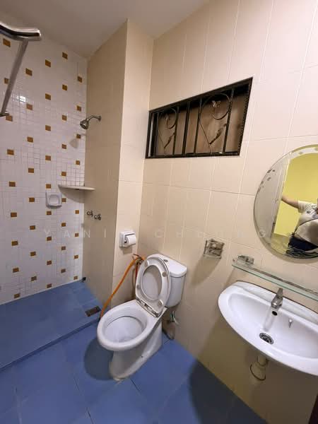 Rumah Berkembar untuk Dijual di Laman Residen Kipark Sri Utara (Batu Caves) - Yanis Cheong - Bathroom - PropertyGuru.com.my