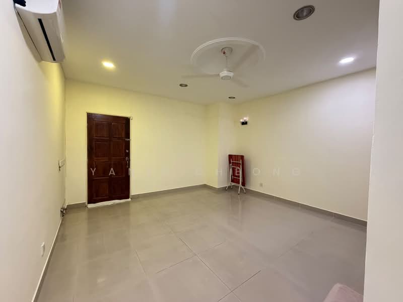 Rumah Berkembar untuk Dijual di Laman Residen Kipark Sri Utara (Batu Caves) - Yanis Cheong - Living Room - PropertyGuru.com.my