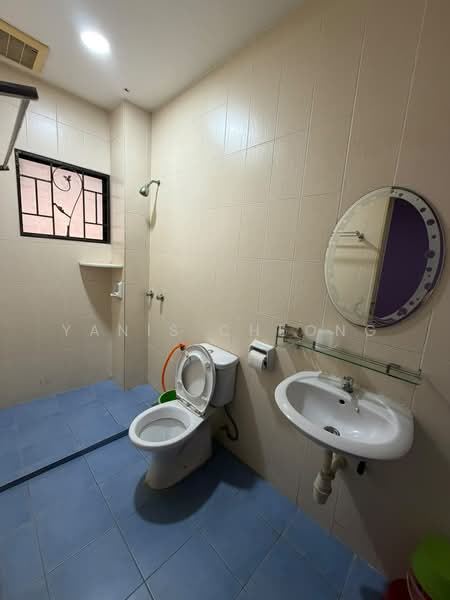 Semi-Detached House for Sale in Jalan Ipoh (Kuala Lumpur) - Yanis Cheong - Bathroom - PropertyGuru.com.my
