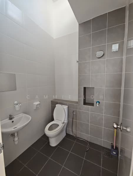 Semi-Detached House for Sale in Semenyih (Selangor) - Cammie Loh - Bathroom - PropertyGuru.com.my