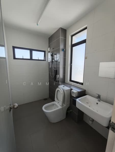 Semi-Detached House for Sale in Semenyih (Selangor) - Cammie Loh - Bathroom - PropertyGuru.com.my