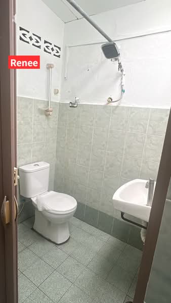 Rumah Teres 2-Tingkat untuk Disewa di Taman Brown (Gelugor) - Renee Goh - Bathroom - PropertyGuru.com.my