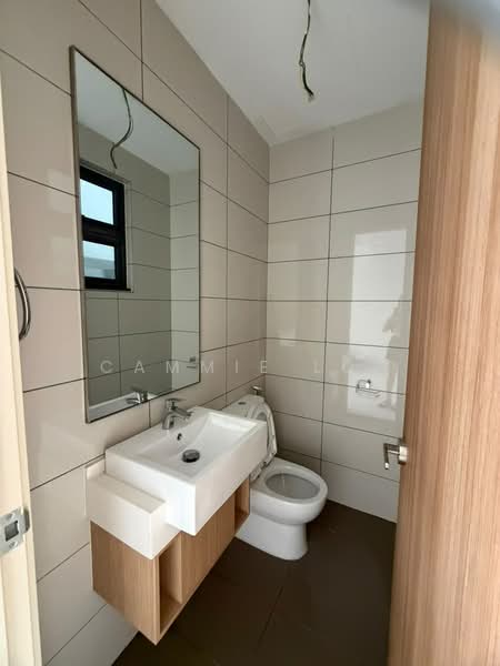 Kediaman Servis untuk Dijual di Avara - Cammie Loh - Bathroom - PropertyGuru.com.my