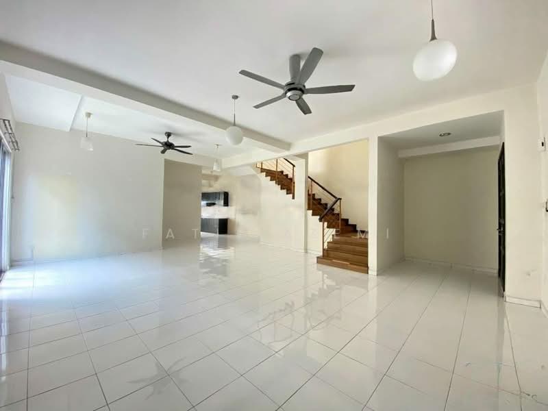 Cluster House for Sale in Taman Anggun (Rawang) - Fatin Azemi - Living Room - PropertyGuru.com.my