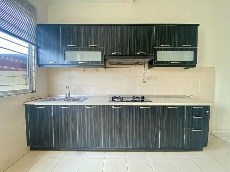 Cluster House for Sale in Taman Anggun (Rawang) - Fatin Azemi - Kitchen - PropertyGuru.com.my